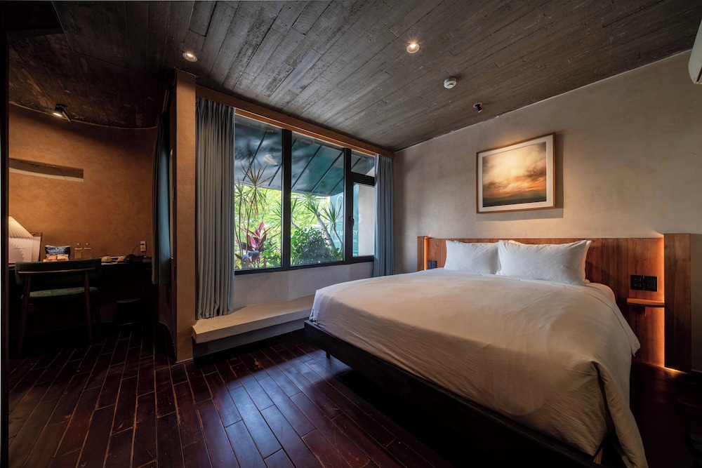 ELITE, DOUBLE BED, CITY VIEW