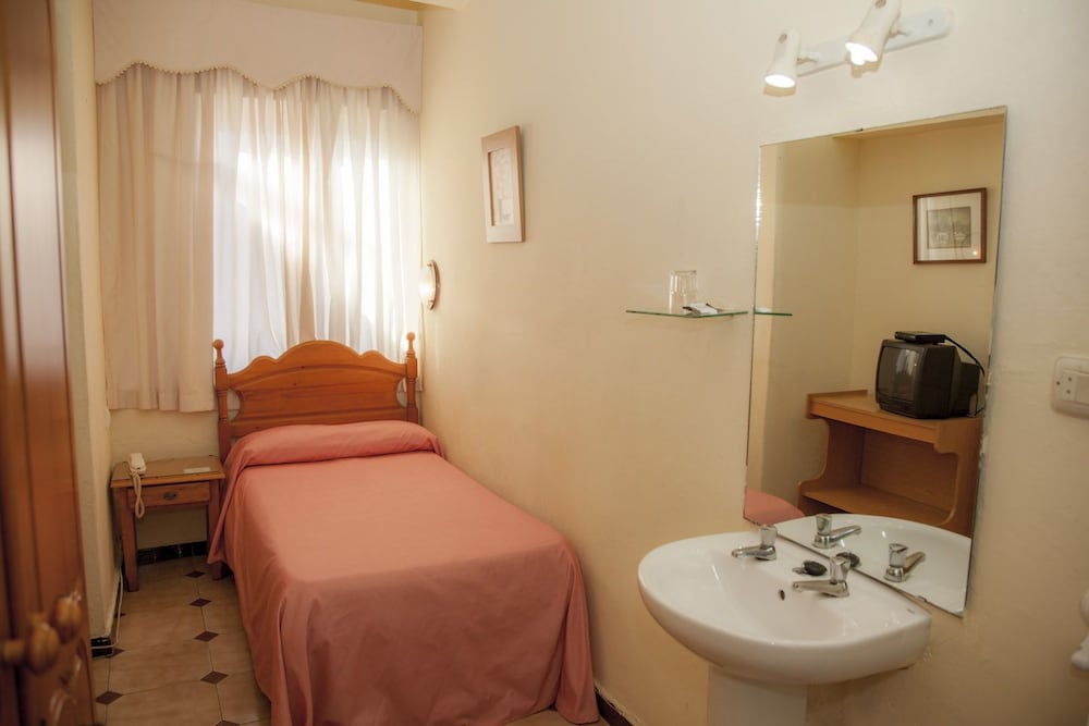 hostal paris