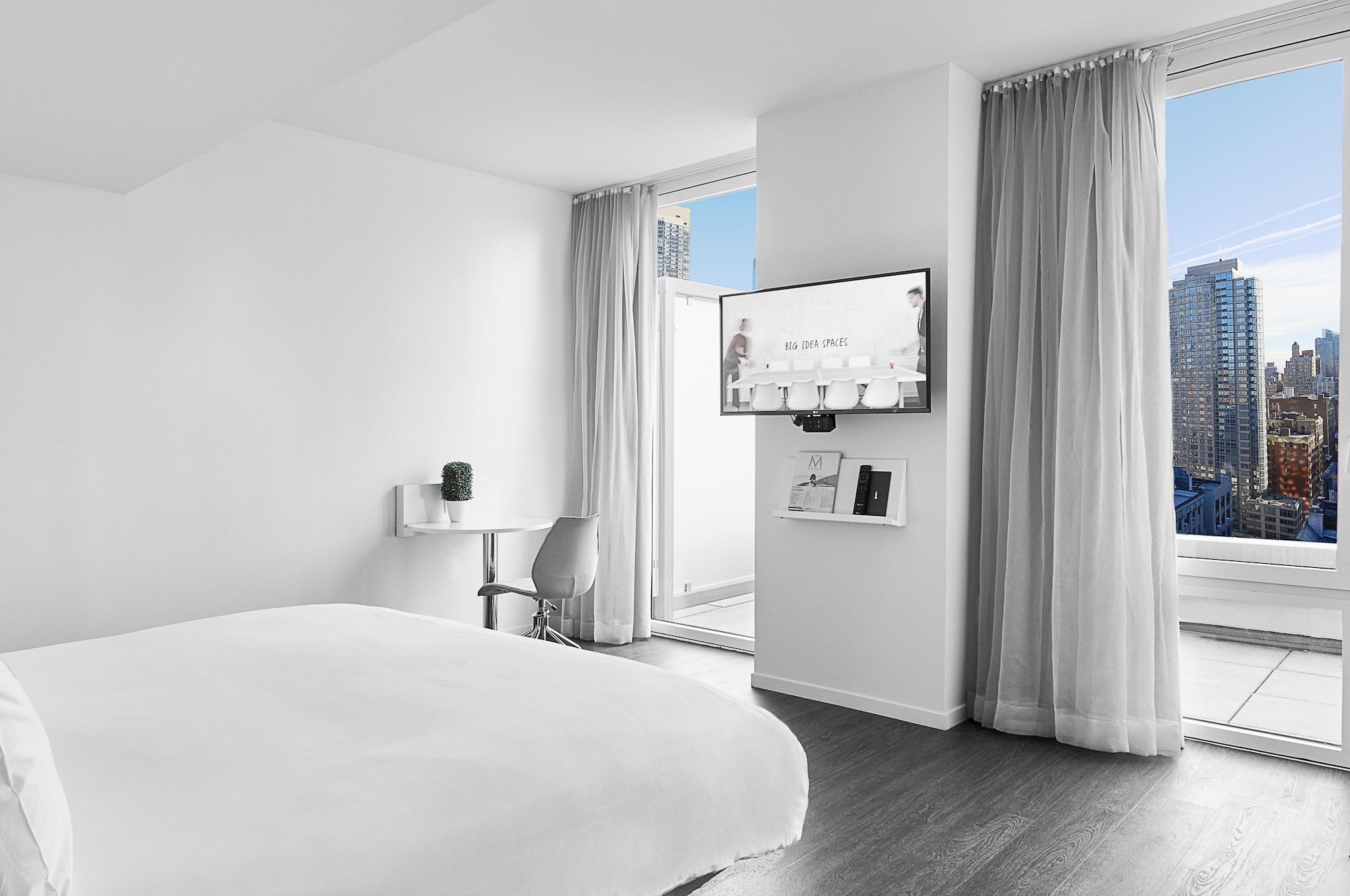 STUDIO, CITY VIEW, TERRACE
