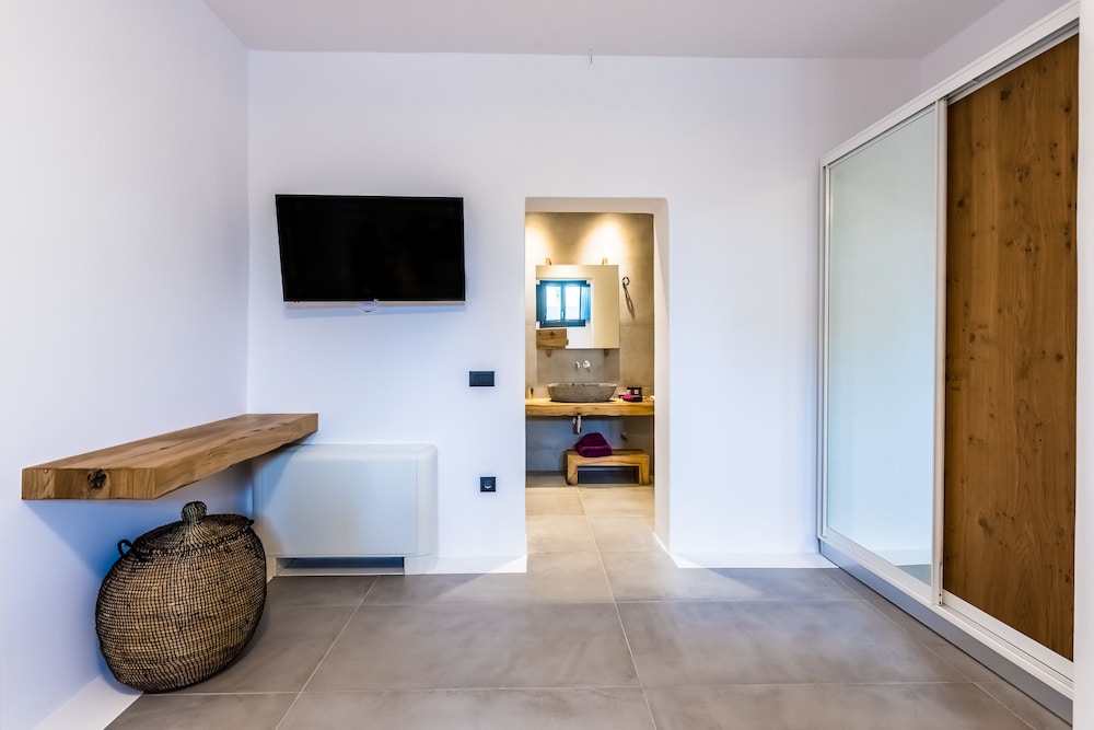 Portes Mykonos Suites And Villas 27/77