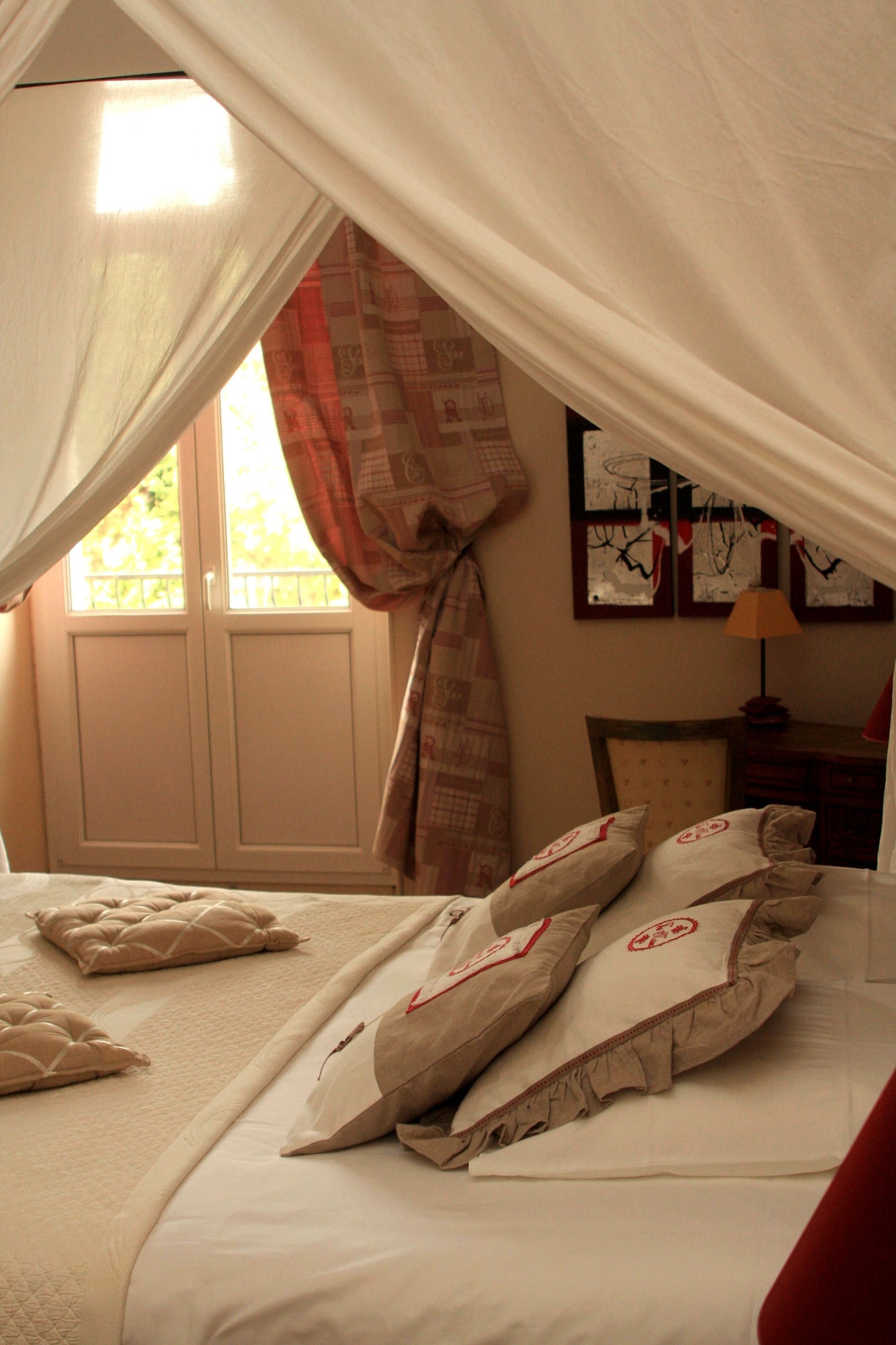 BEACH, QUEEN BED, BALCONY