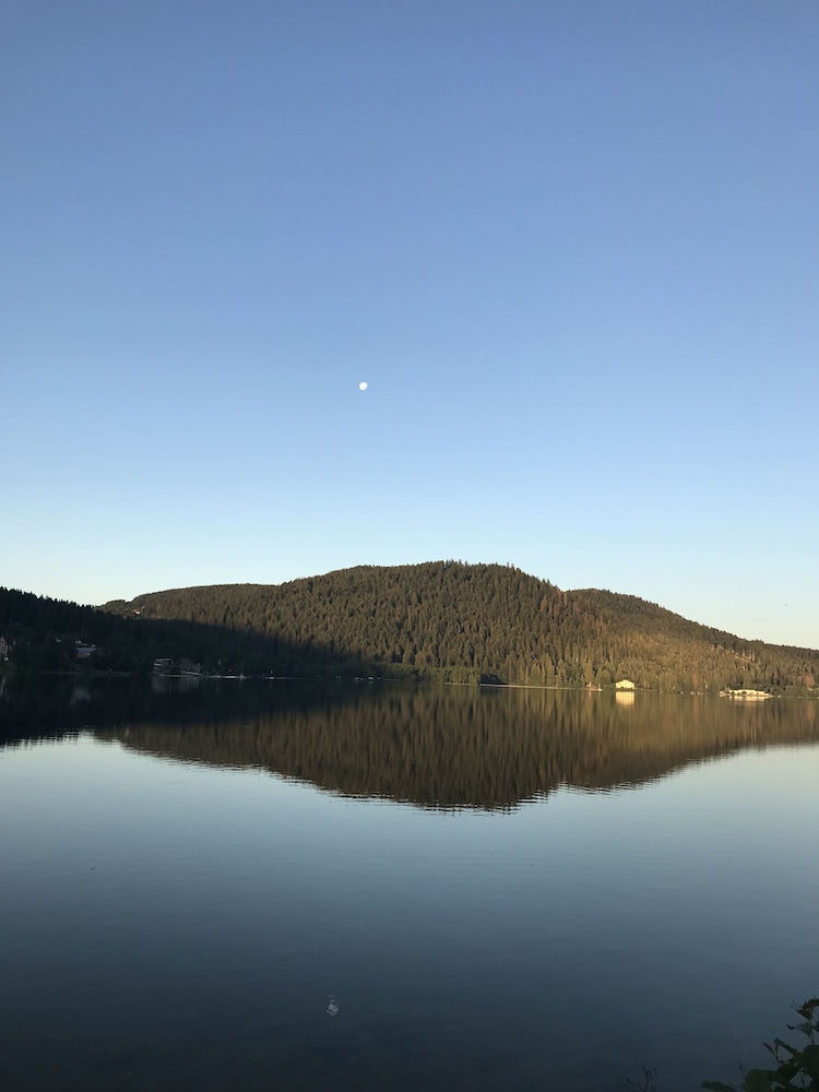 Logis Hotel Le Ptit Hotel Du Lac 28/30