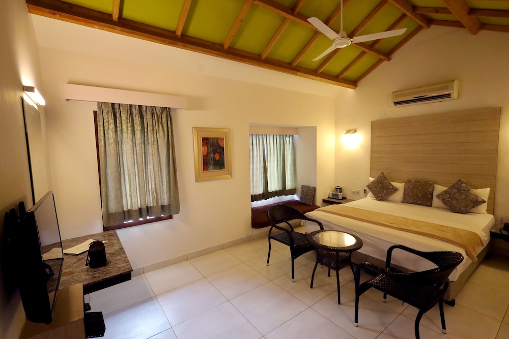 Humming Bird Resort 7/50