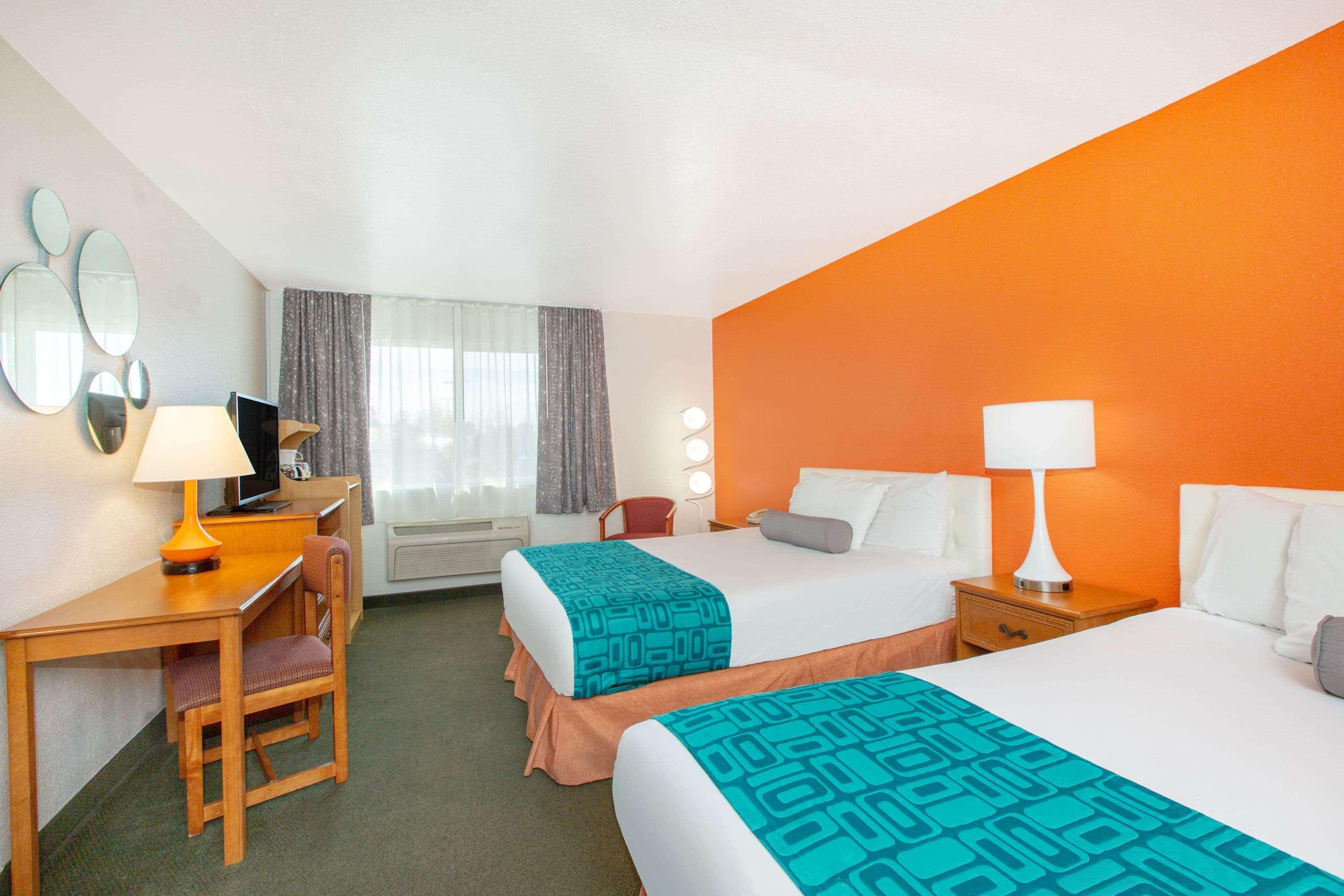 Deluxe, 2 Queen Beds