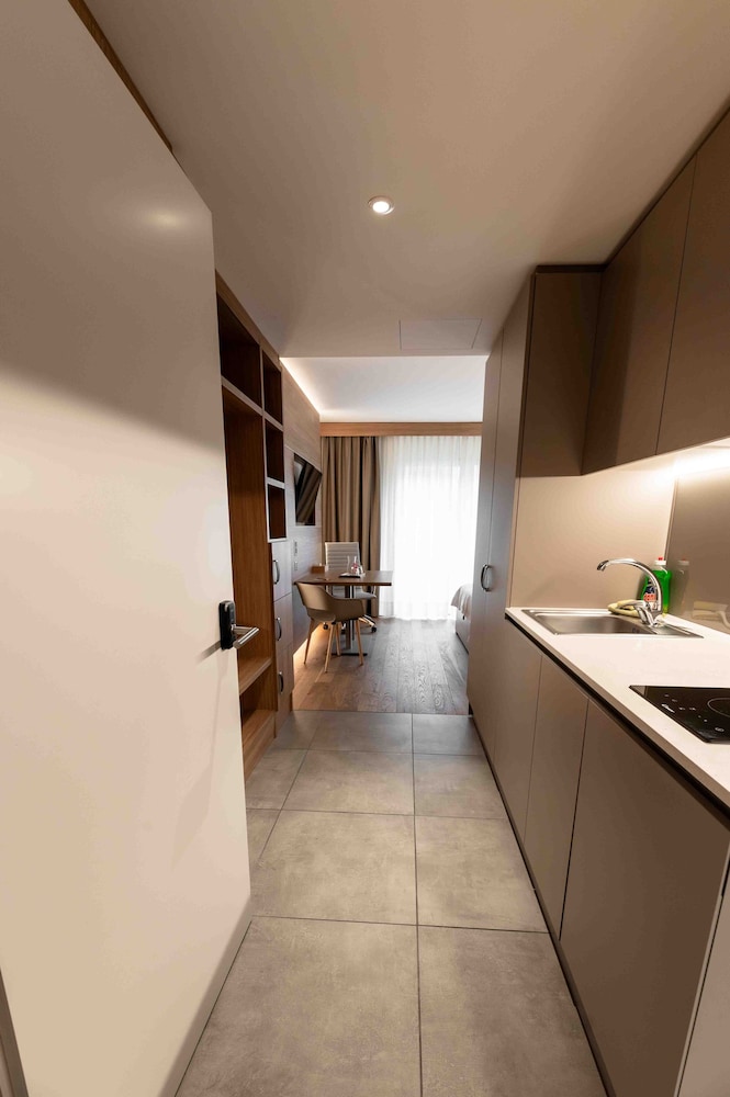 Los Lorentes Residences 24/50