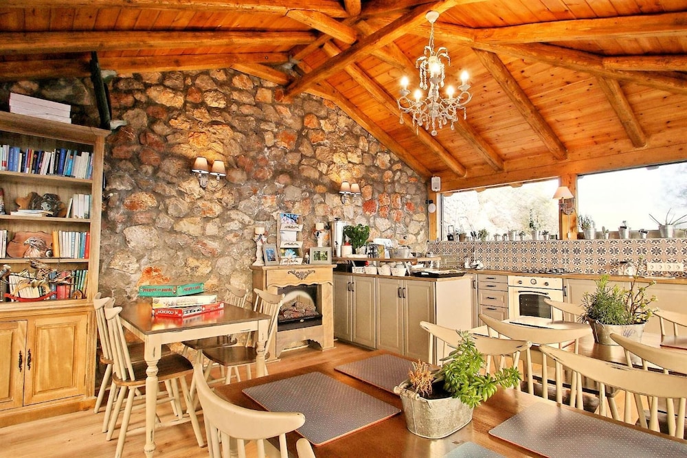 Almond House Suites Arachova 36/50
