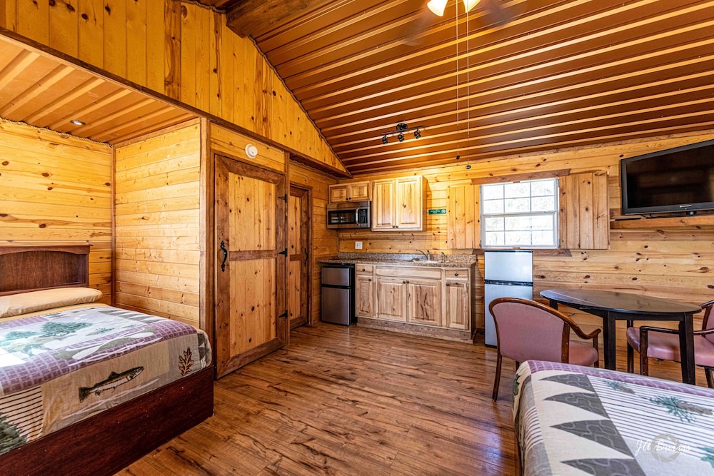 Elite Cabins and RV Park 14/51
