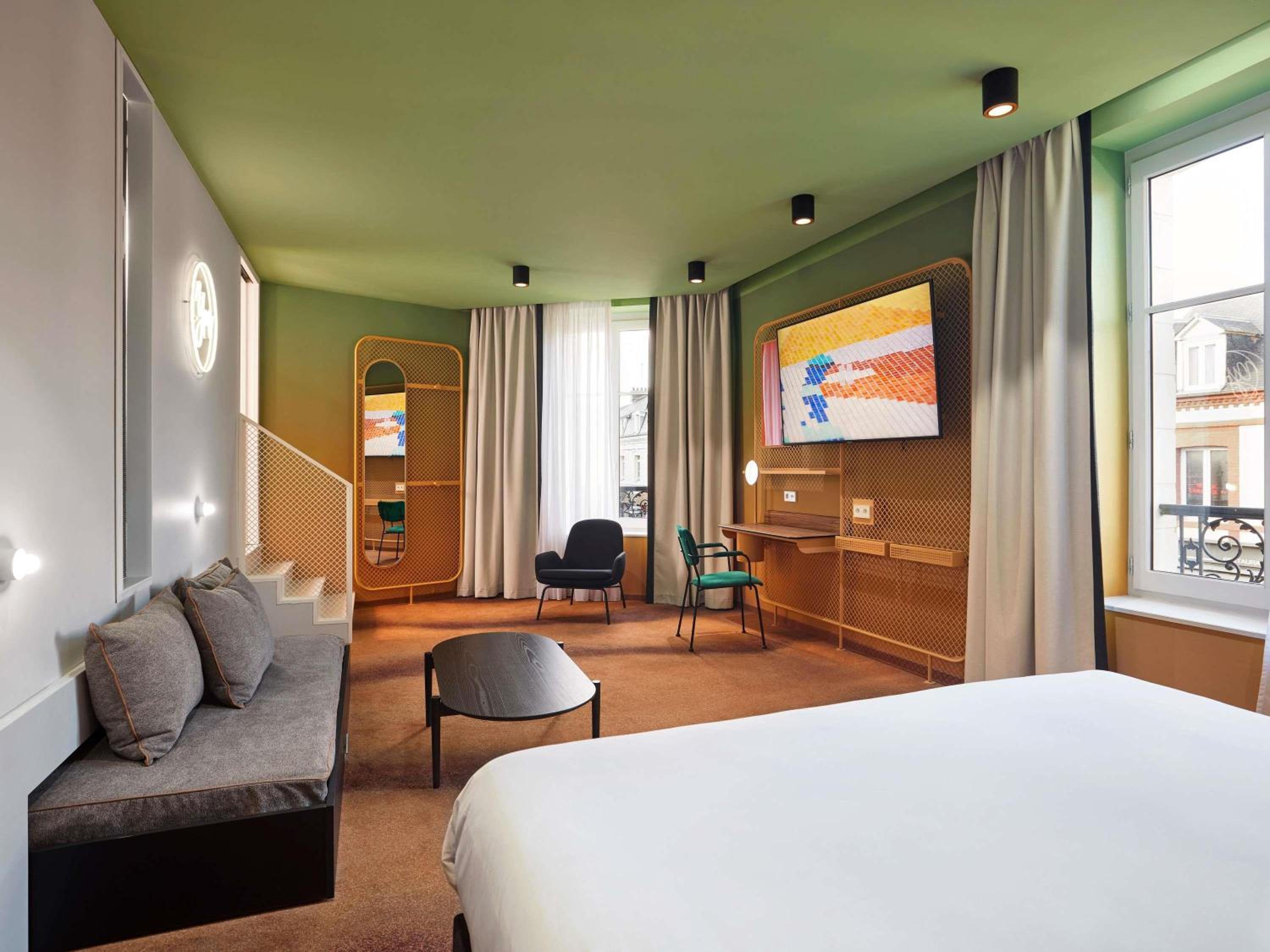 Junior Suite, Deluxe, 2 Queen Beds