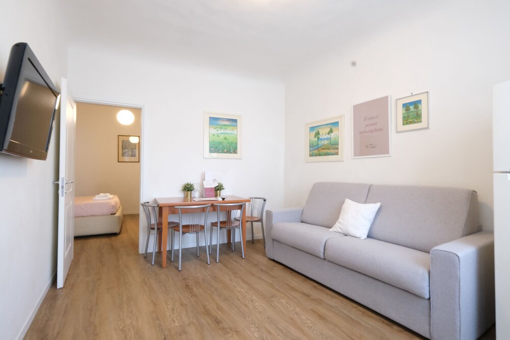 Wine Apartments Florence Morellino 11/28