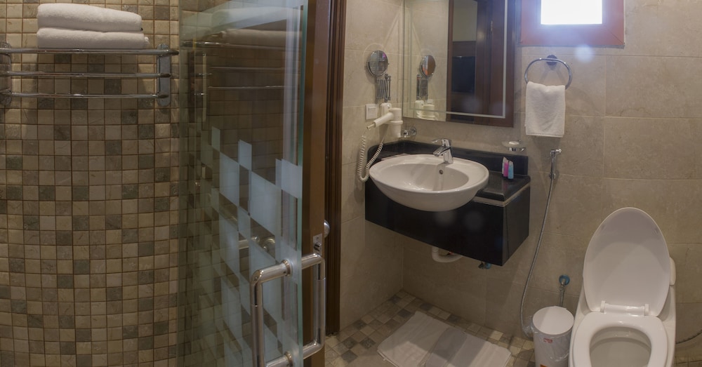 فندق البرج (Al-Borg Al-Watheer Serviced apartments) 39/43