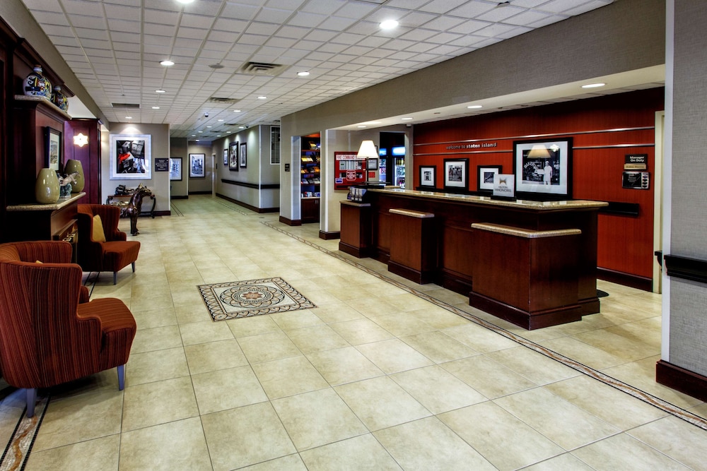 Hampton Inn And Suites Staten Island 8/41