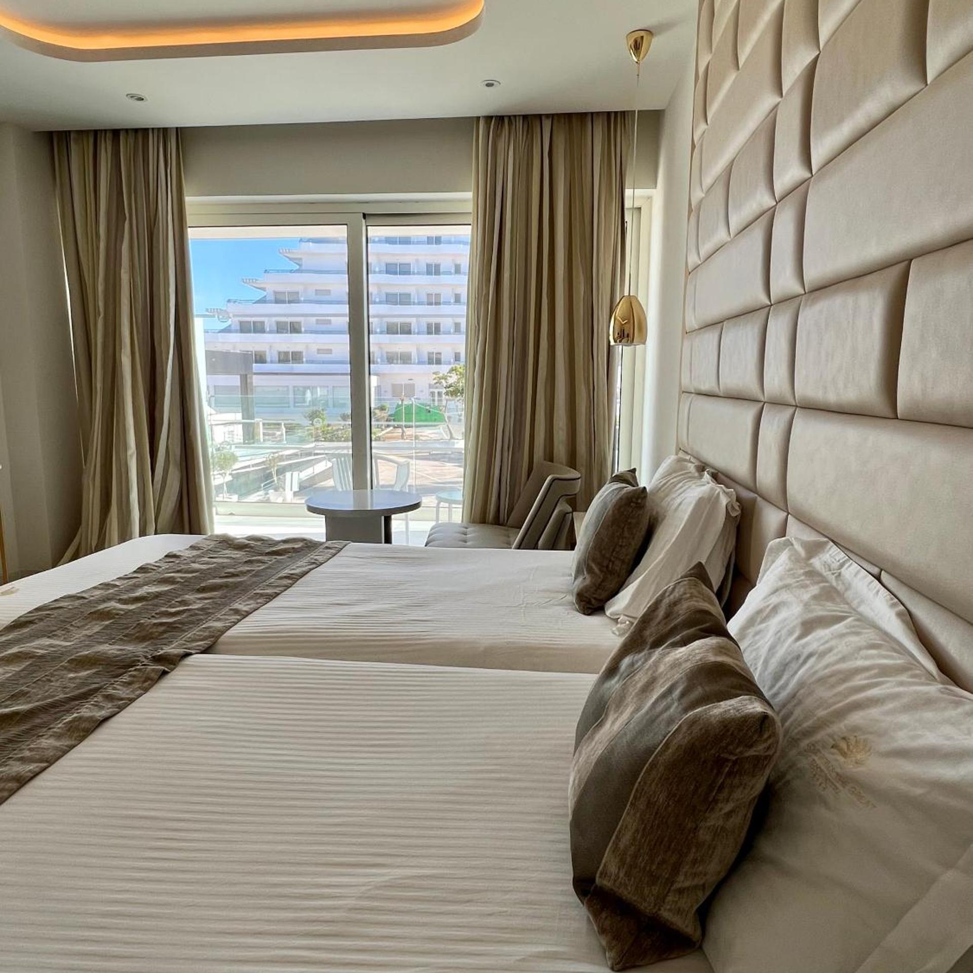 Room, Double or Twin Bed, Sea Front