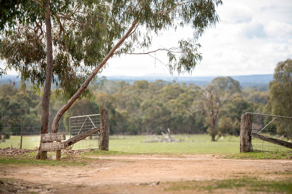 Grampians Pioneer Cottages 51/52