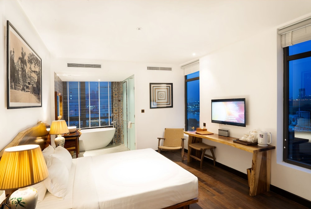 SKY, DOUBLE BED