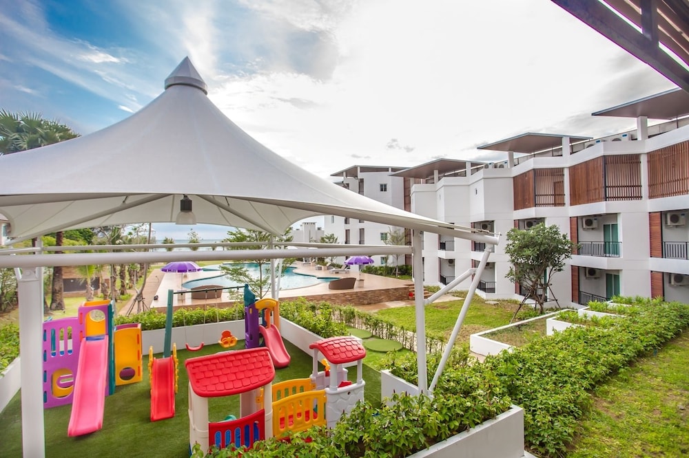 Saint Tropez Beach Resort Hotel 57/74