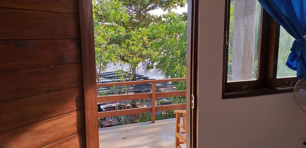 Amed Sari Beach Guesthouse 18/50