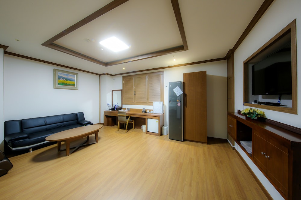 Hotel Food & Tour 22/50