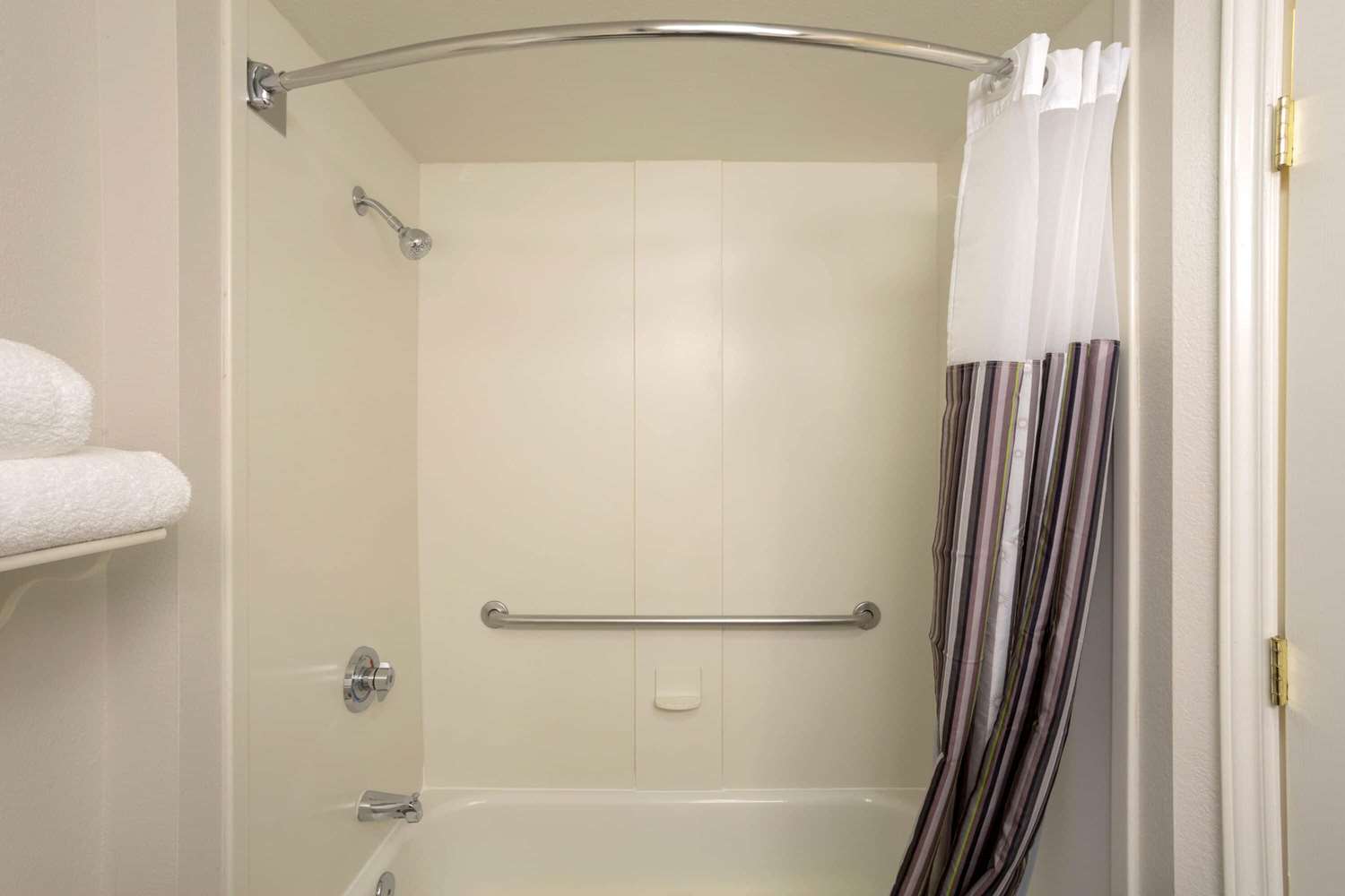 La Quinta Inn Suites St Louis Westport 49/49