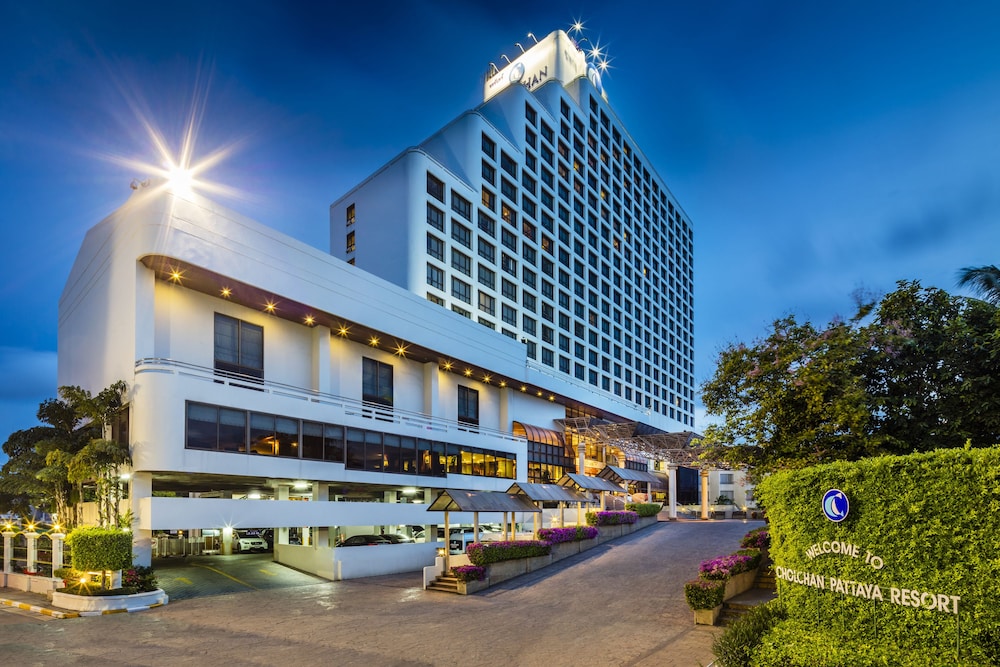Cholchan Pattaya Beach Resort in PATTAYA