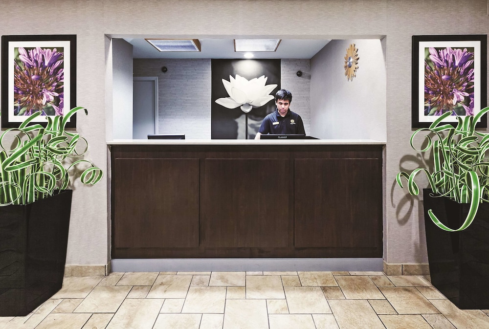 La Quinta Inn & Suites by Wyndham N Little Rock-McCain Mall 8/63
