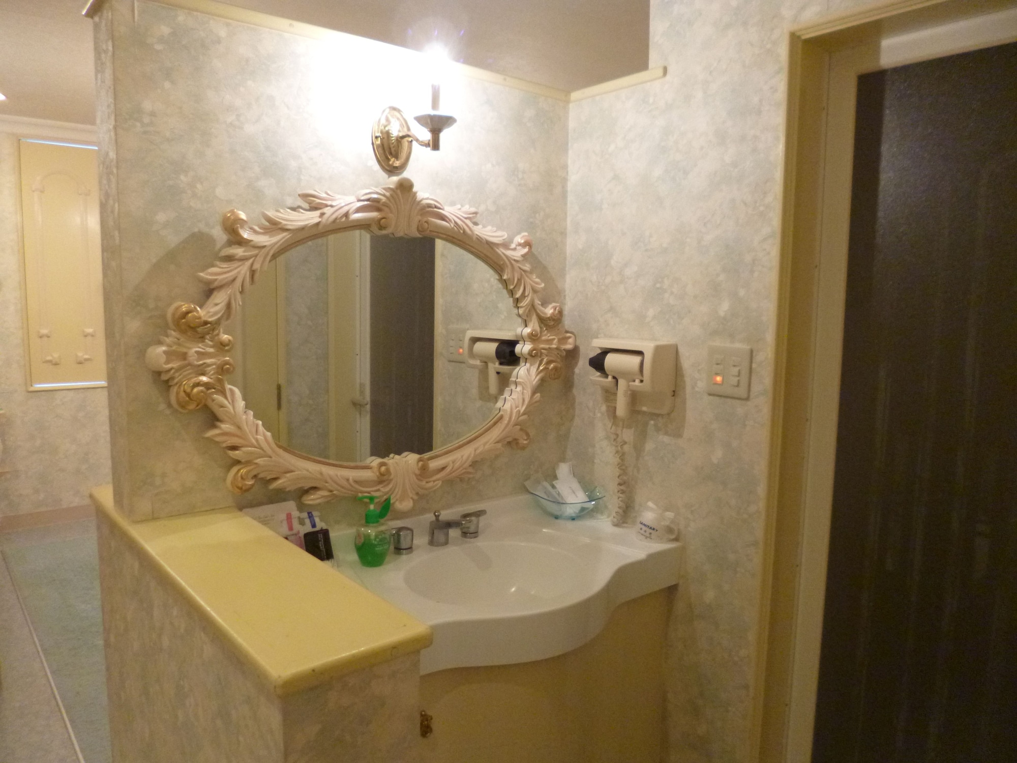 ROOM, TWIN BEDS, SOFA