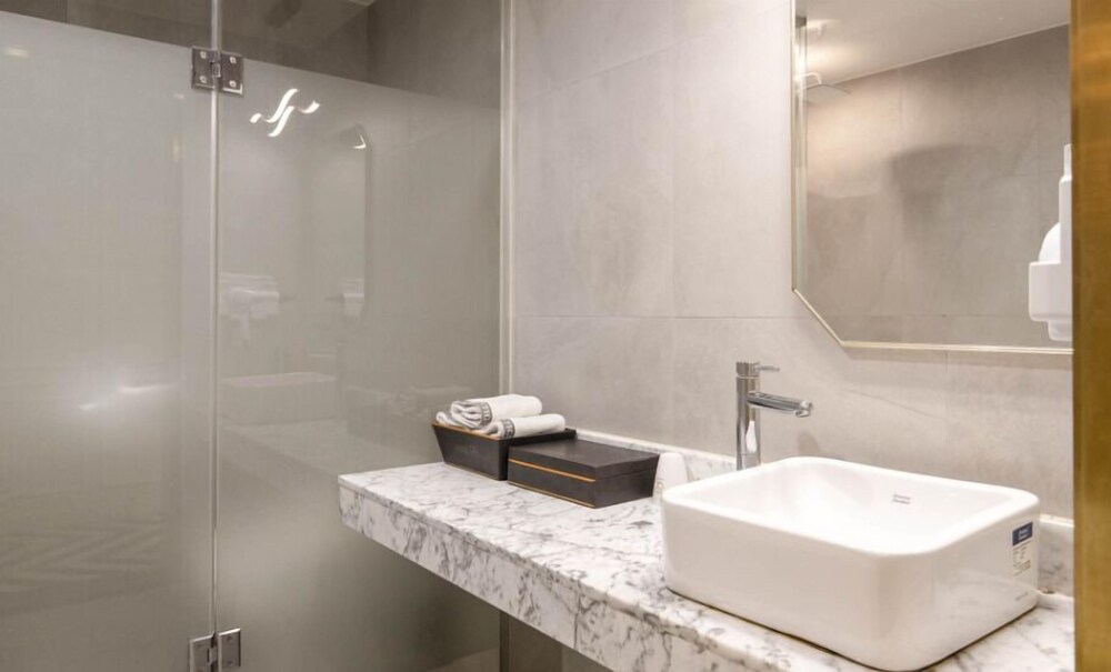 Hotel 99 Prestige 65/68