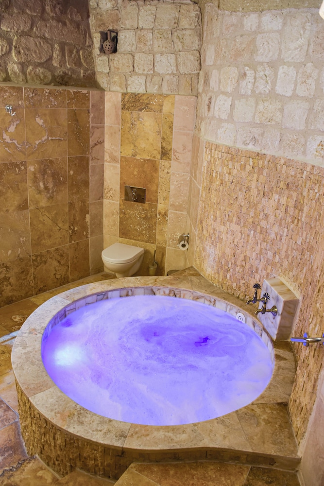 Kemerhan Hotel & Cave Suites 25/50