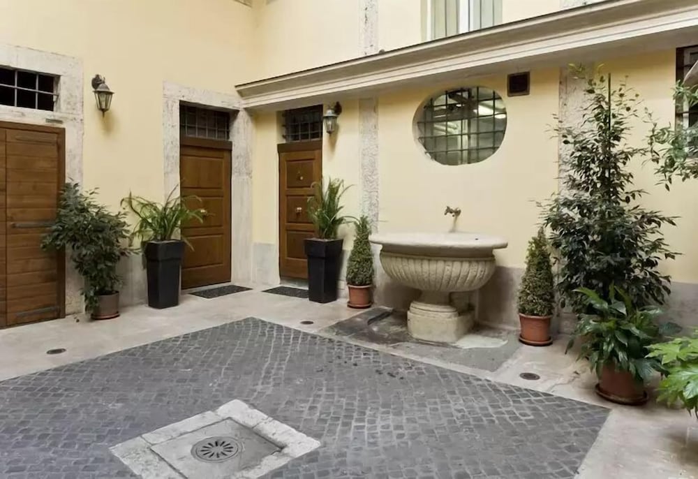 NAVONA SUITES 36/52