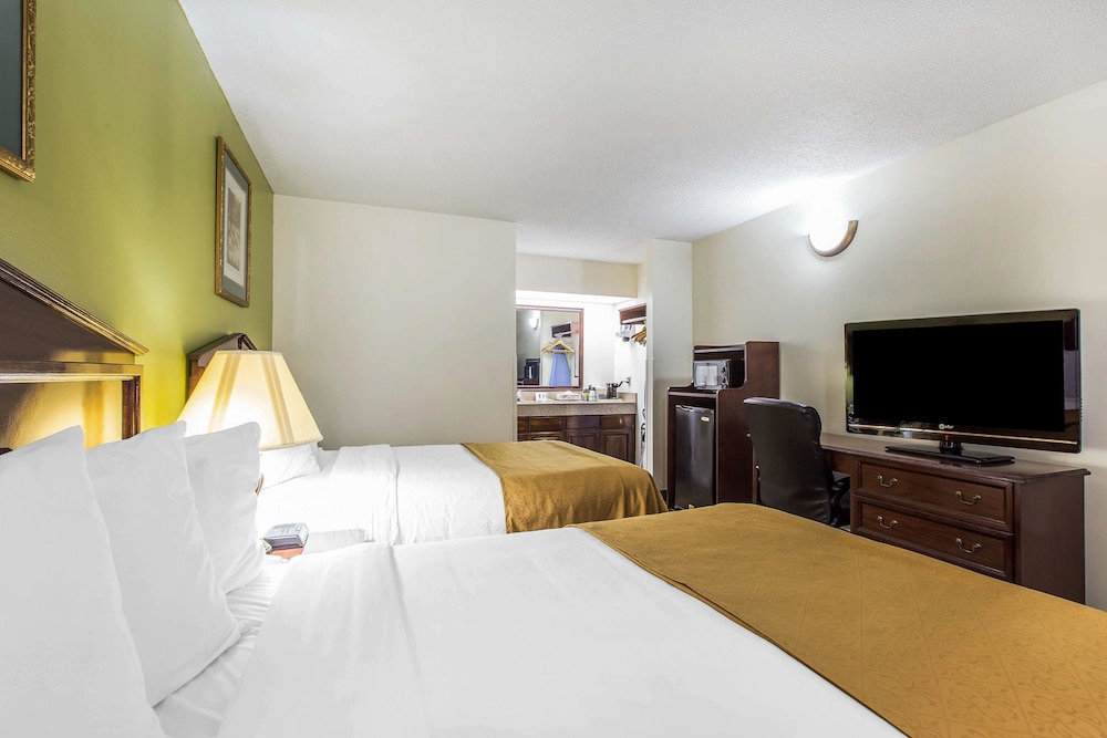 Quality Inn Eastman 11/43