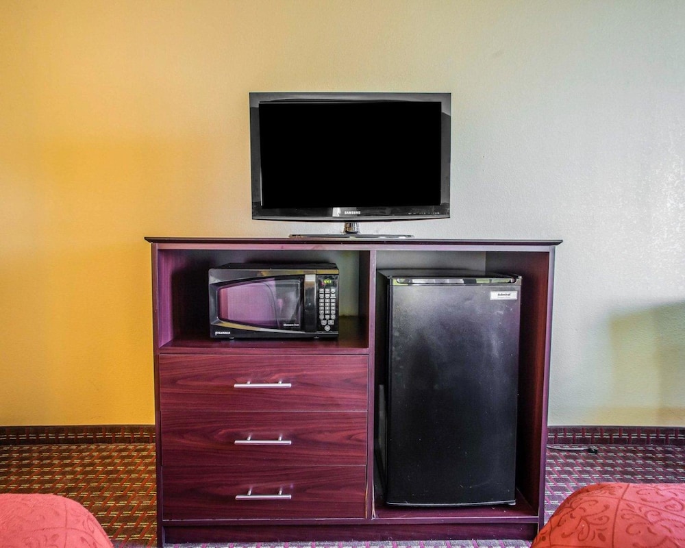 AmericInn by Wyndham Mosinee Central Wisconsin Airport 14/33
