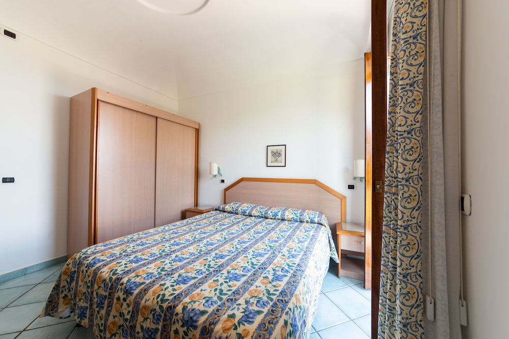 STANDARD, DOUBLE BED