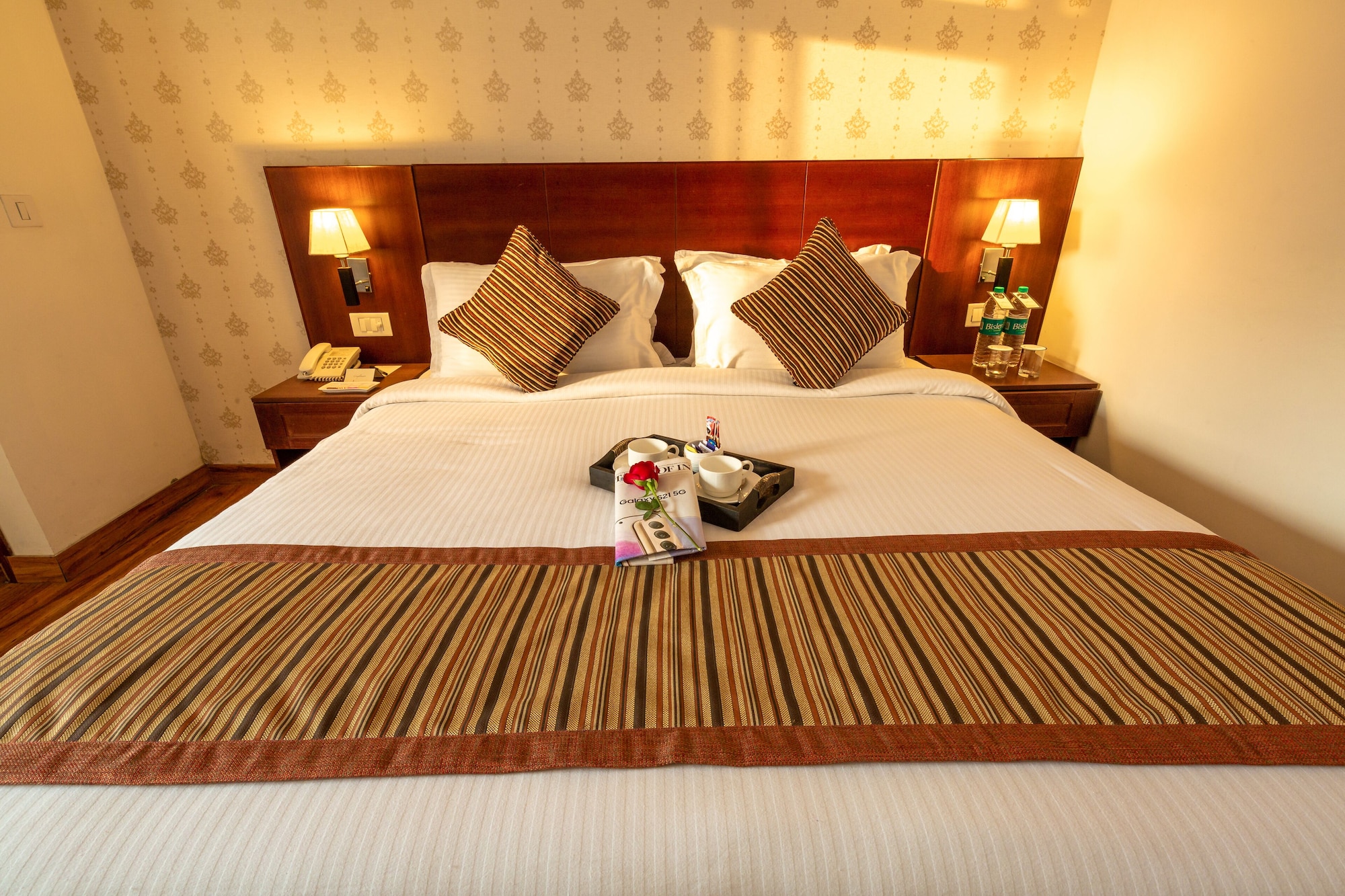 LUXURY, STUDIO, KING BED, EXECUTIVE LEVEL, KITCHENETTE