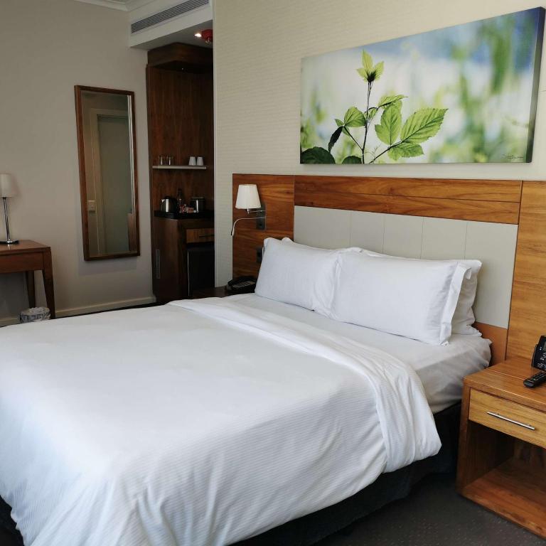 GUEST ROOM, QUEEN BED, ACCESSIBLE