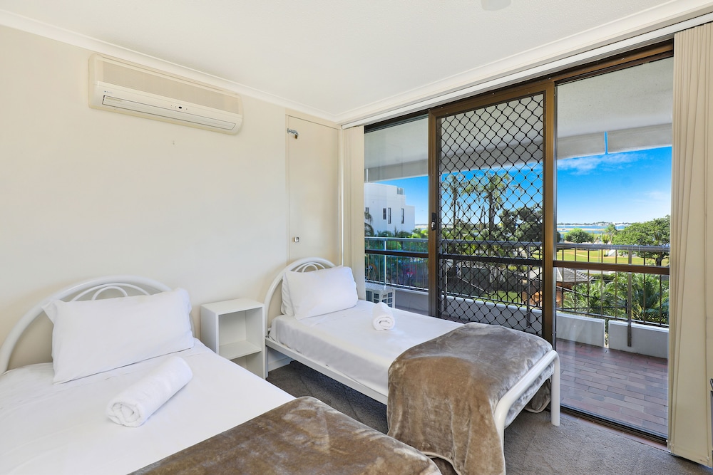 Palmerston Tower Holiday Apartments 6/36
