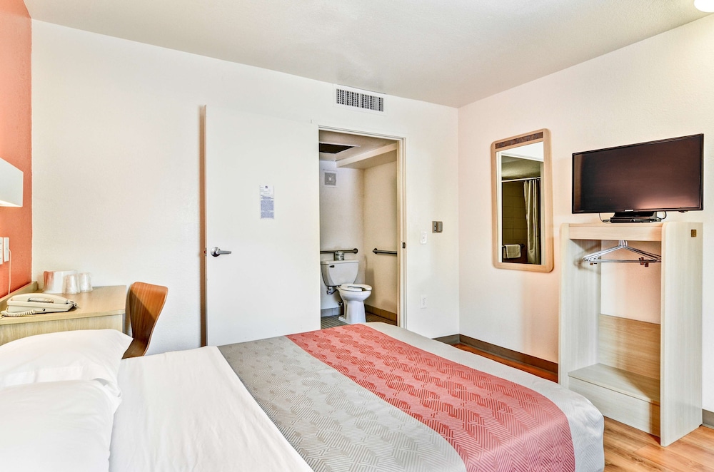 Motel6 Pittsburgh, PA - Crafton 18/50