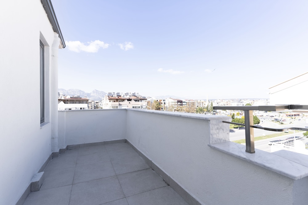 Irenic Hotel 45/49