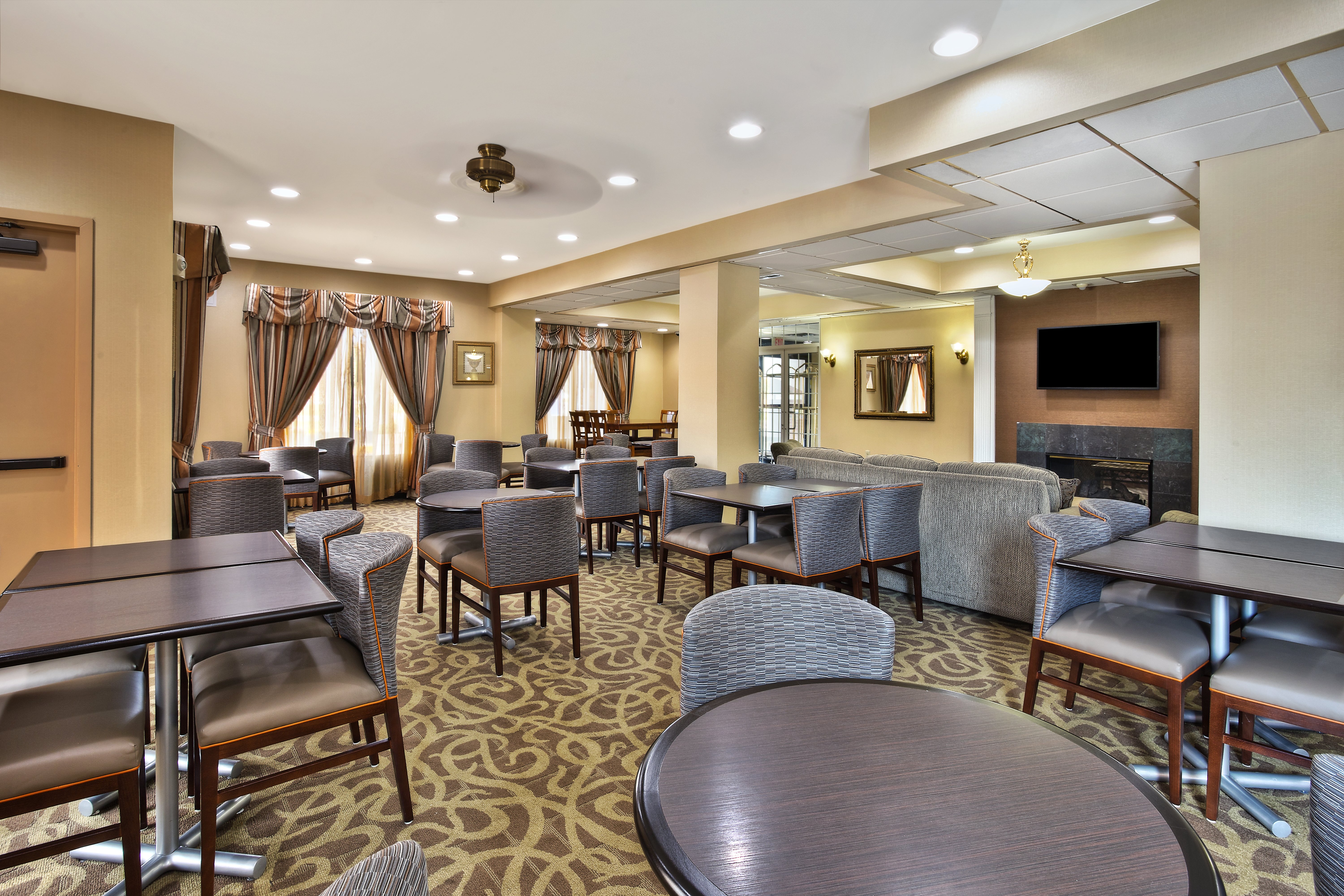 Holiday Inn Express Hotel Suites Harrington 40/52