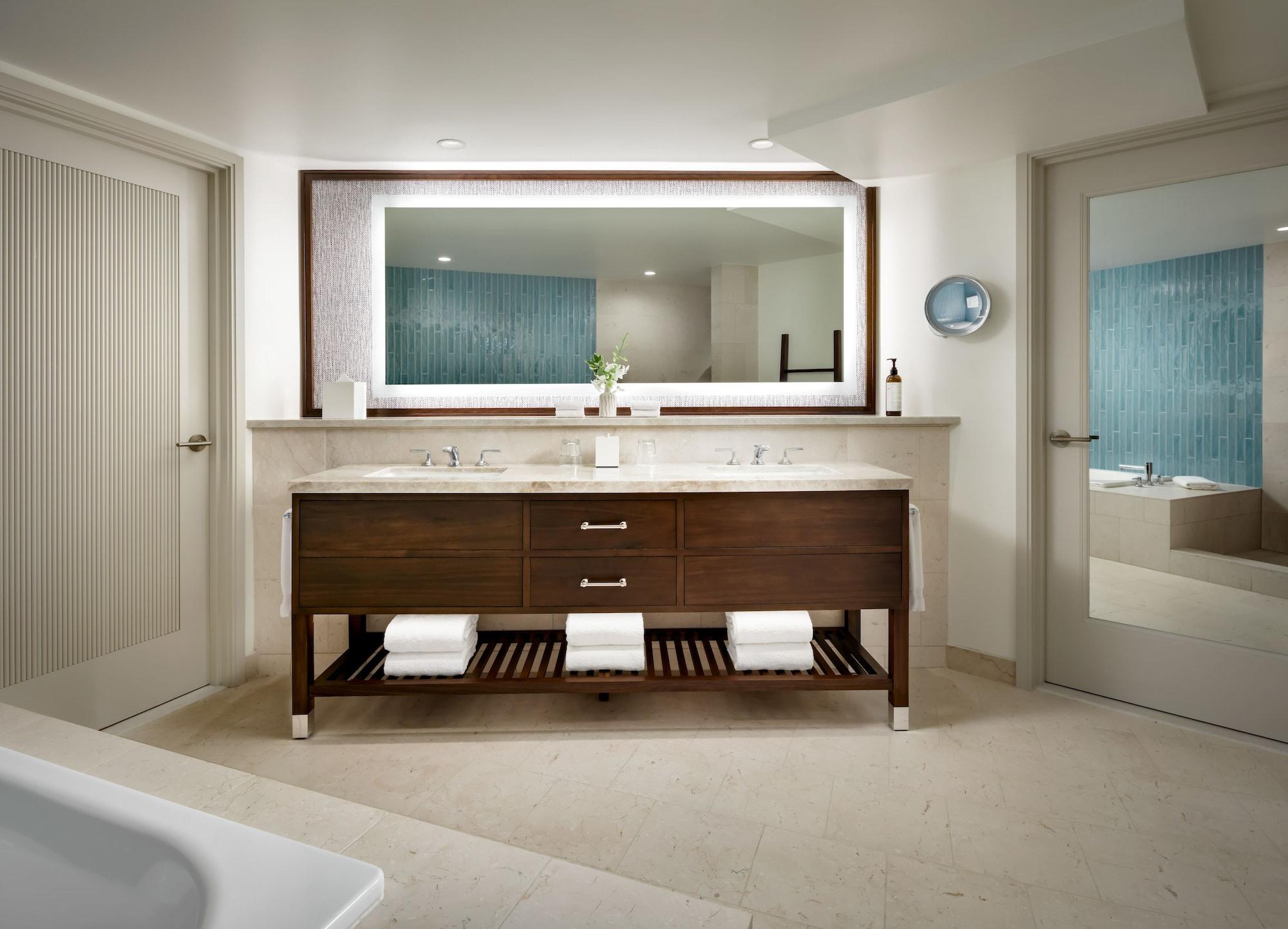 1 Bedroom, Signature, Top, Suite, King Bed, Ocean View, Two Story