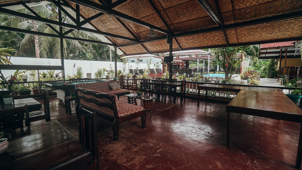 Point 303 Surf Resort 30/50