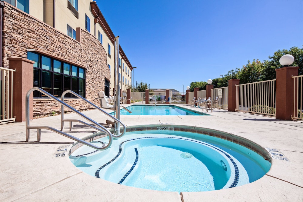 Holiday Inn Express Hotel Clovis Fresno 5/76