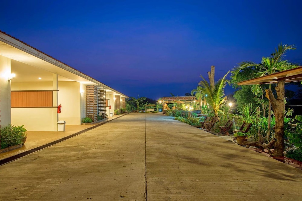 Banter Resort 9/40