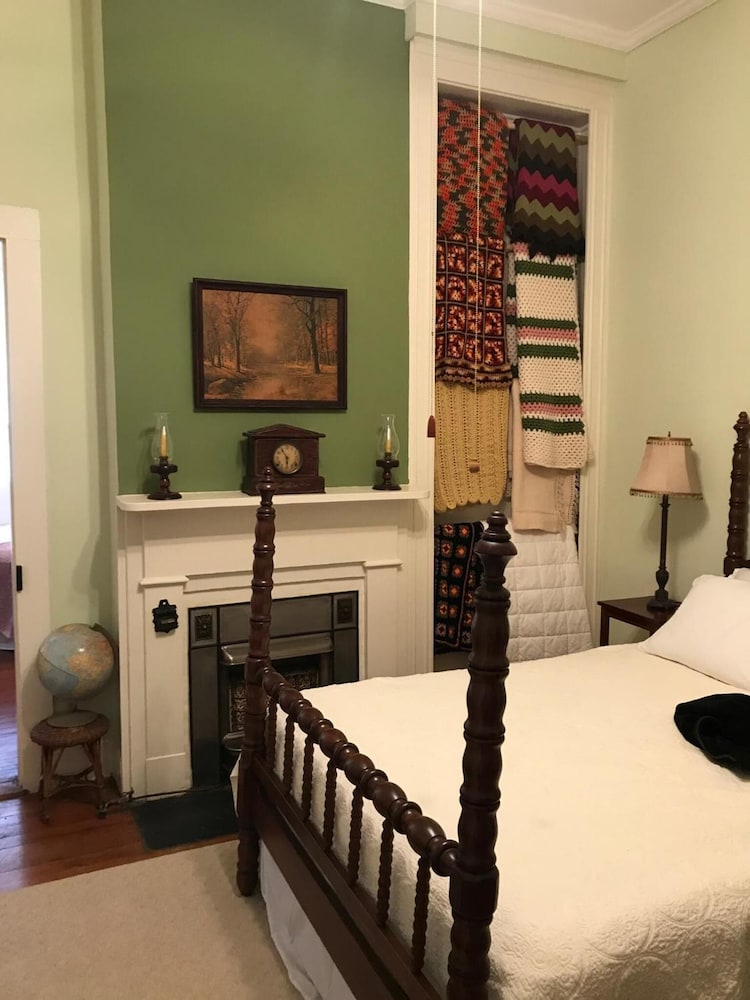 Riverboat Bed & Breakfast 12/43