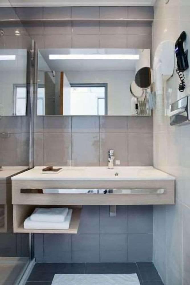 غرفة بسريرين منفصلين أو سرير مزدوج، Hotel Paris Bastille 6/10