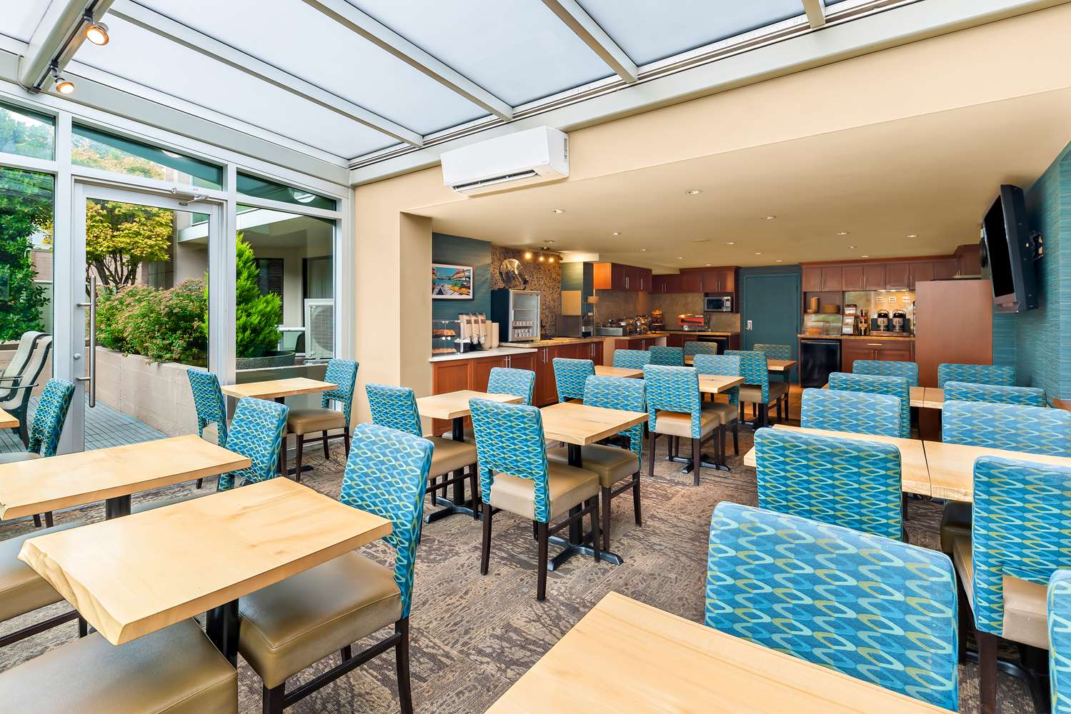 Best Western PLUS Inner Harbour Hotel 39/47