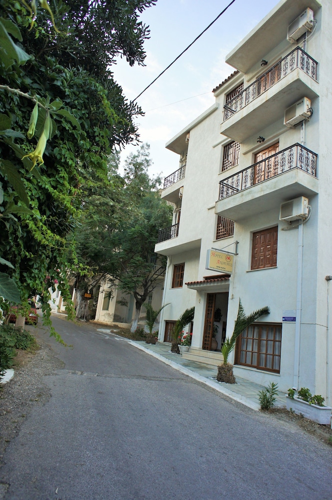 Anthemis Hotel 38/40