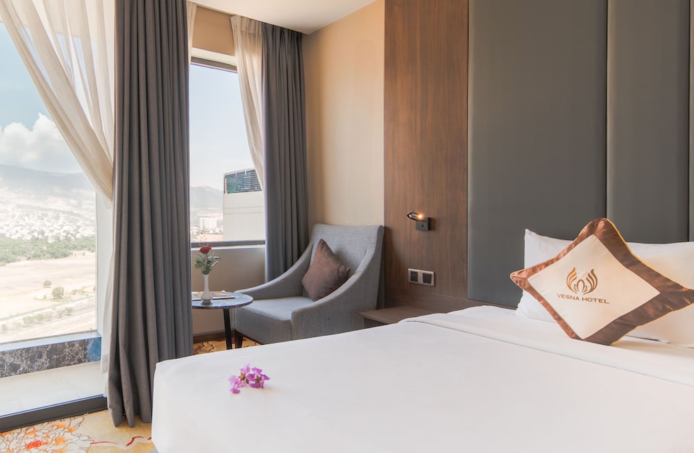 PREMIER, MULTIPLE BEDS, CITY VIEW