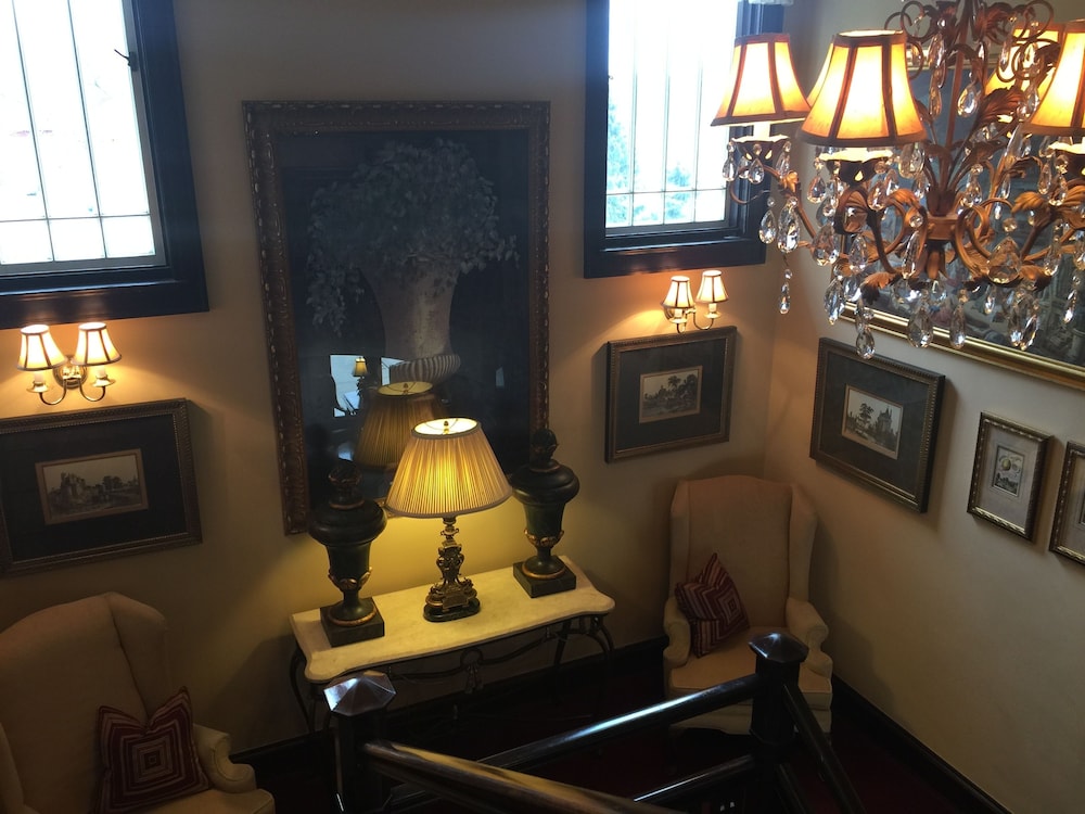 The Belvedere Inn & Restaurant 62/73