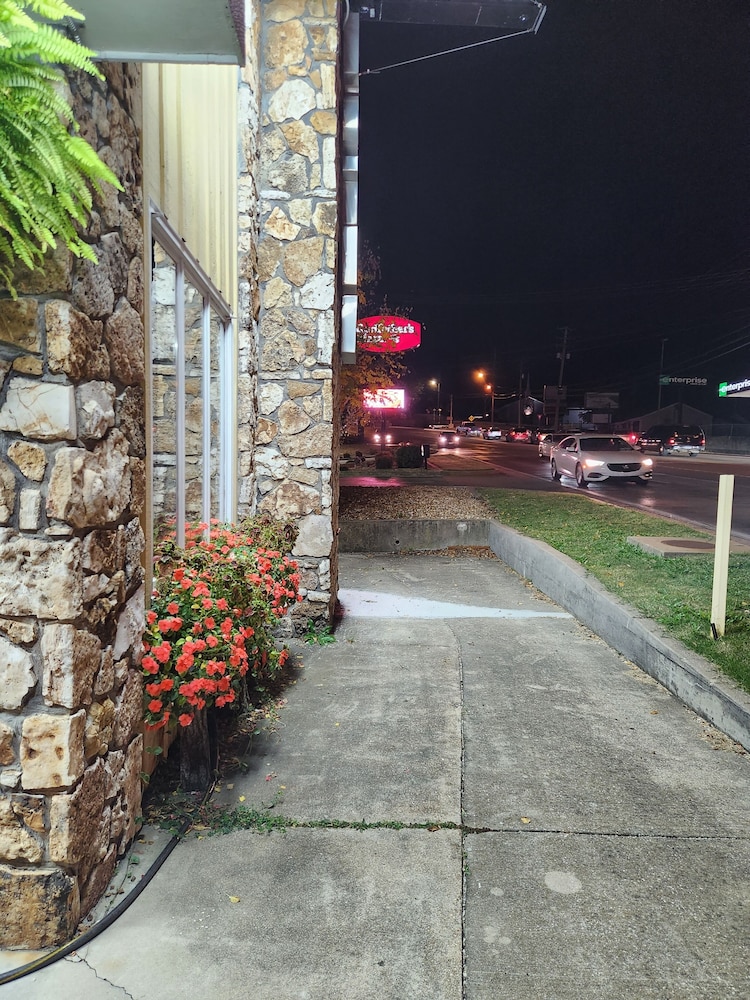 Homestead Motel 35/44