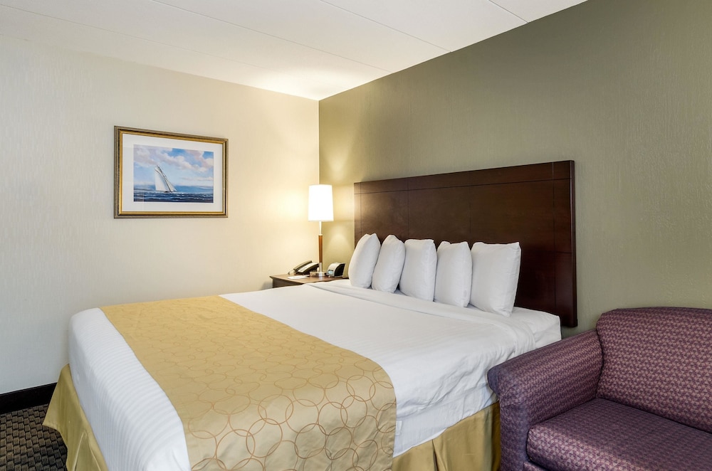Clarion Inn Seekonk - Providence 4/29