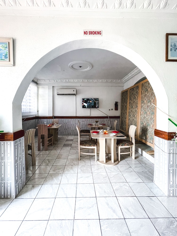 Hill View Hotel Mccarthy Hills 58/67
